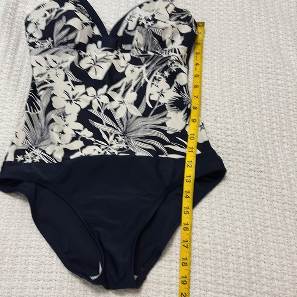 KRISTA floral Black & white one piece Bathing suit padded cups v-neck size 8 - Picture 11 of 12